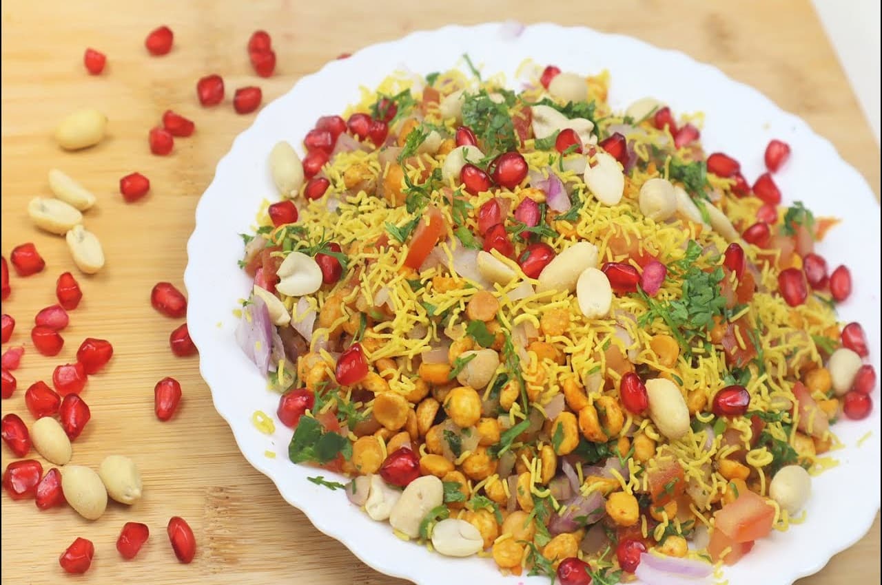 Chana Dal Fry Chaat Recipe: घर आए मेहमानों को चाय के साथ खिलाएं क्रंची चना दाल फ्राई चाट, जानें रेसिपी