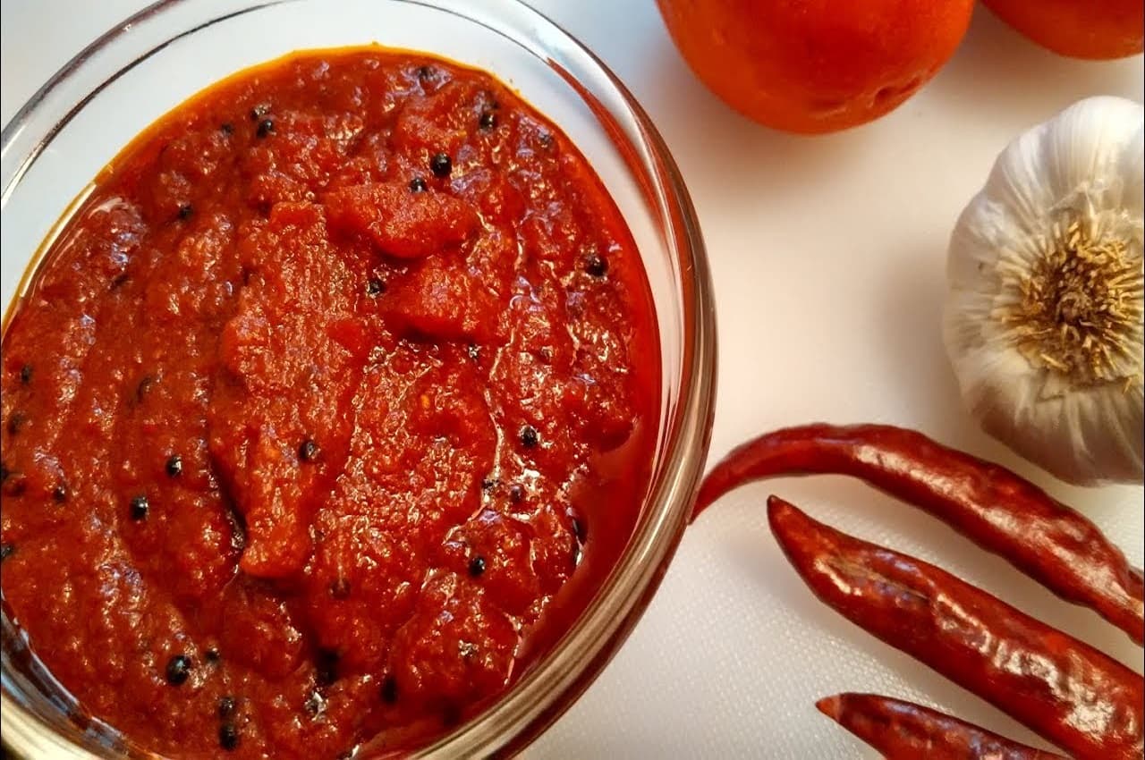 Tandoori Tomato Chutney Recipe: सब्जी खाकर बोर हो गए हैं, तो आज ट्राई करें तीखी तंदूरी टमाटर की चटनी, ये रही रेसिपी