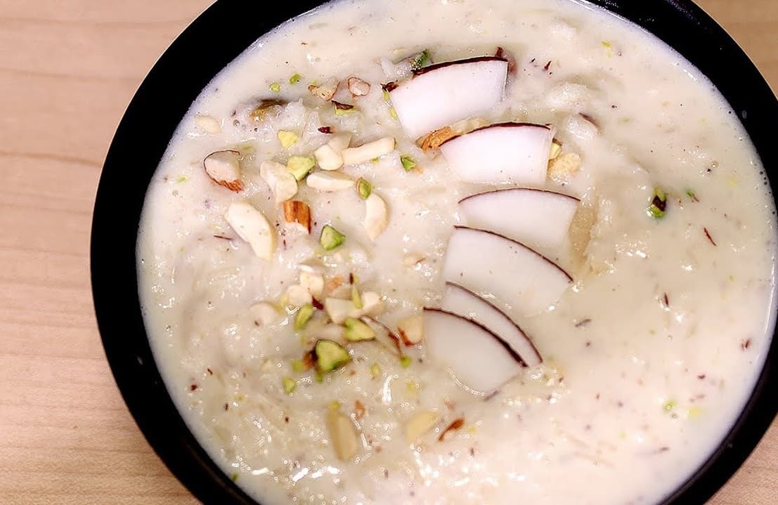 Coconut Kheer Recipe: फिटनेस फ्रीक करवाचौथ पर बनाएं पौष्टिकता से भरपूर नारियल की खीर, नोट करें रेसिपी