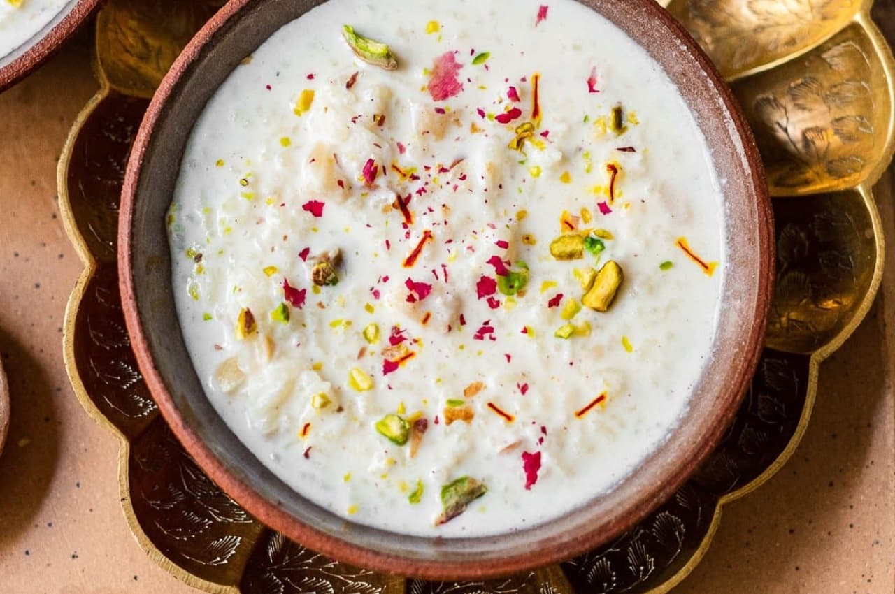 Pear Kheer Recipe: करवाचौथ सेलिब्रेशन के लिए डेजर्ट में बनाएं मिठास से भरी नाशपाती की खीर, जानें रेसिपी