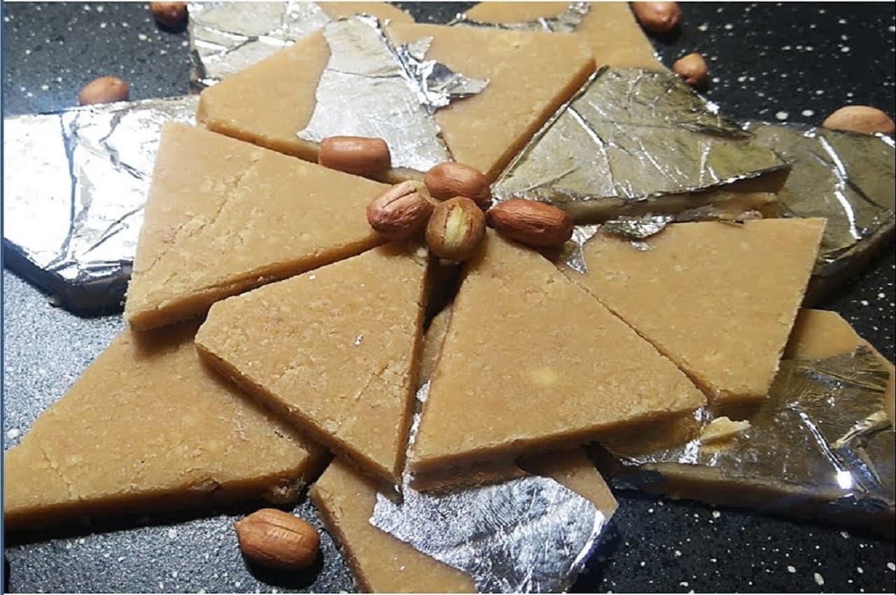 Peanut Katli Recipe: गणपति पूजन के लिए बनाएं स्वाद और सेहत के भरपूर मूंगफली की कतली, जानें रेसिपी