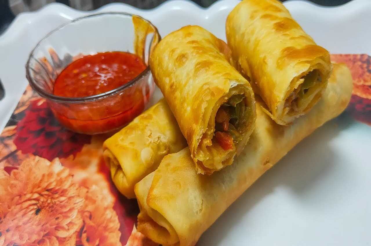 Veg Spring Roll Recipe: बच्चों के टिफिन बॉक्स में पैक करें पसंदीदा वेज स्प्रिंग रोल, ये रही झटपट रेसिपी