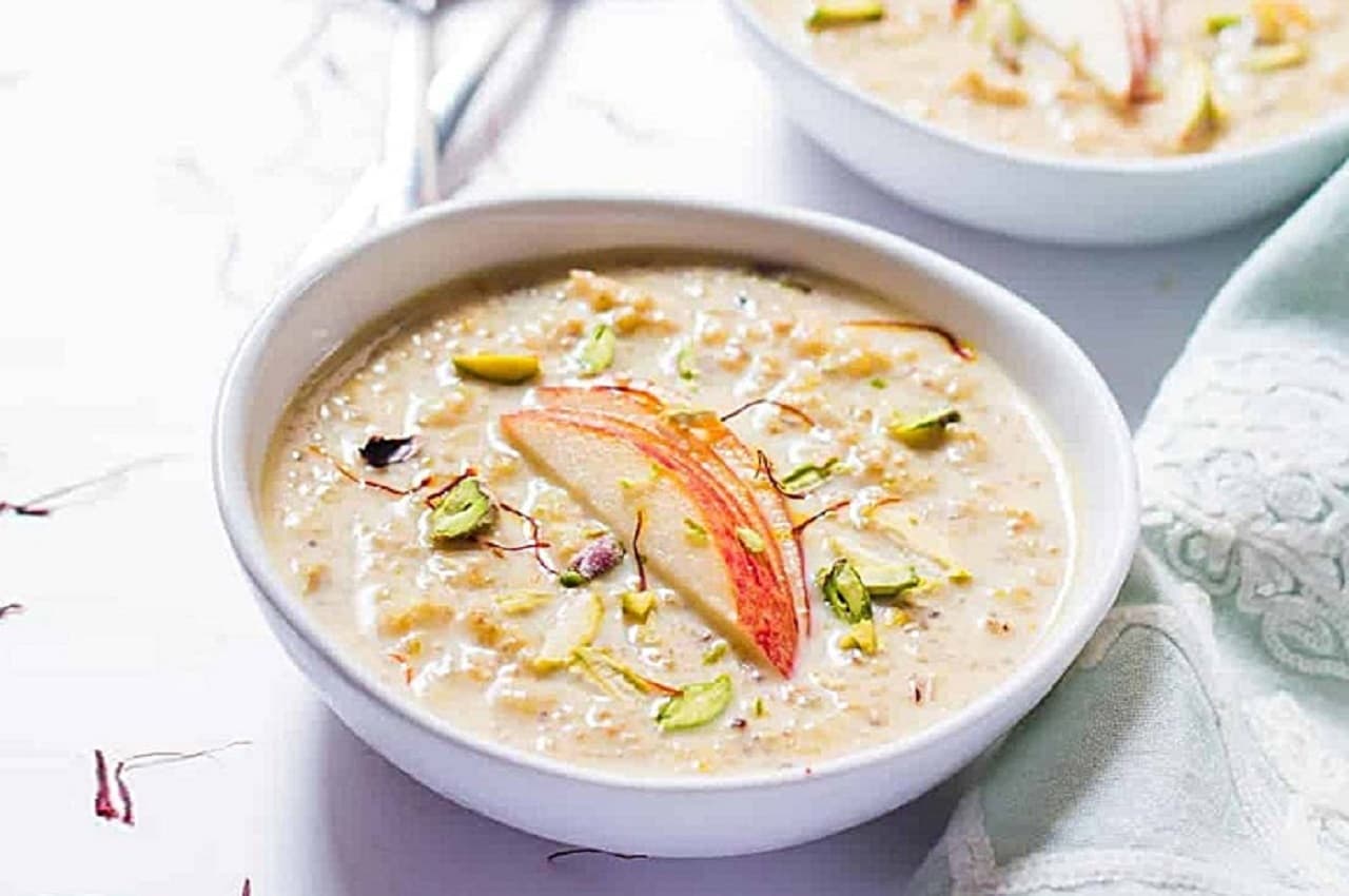 Apple Kheer Recipe: करवाचौथ पर चुटकियों में तैयार करें टेस्टी और हेल्दी सेब की खीर, ये रही रेसिपी