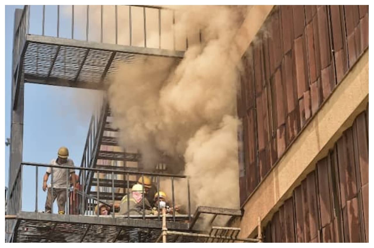 Lucknow Hotel Fire: पुलिस अधिकारी बोले- आधे घंटे में मौके पर थे आला अधिकारी, जांच कमेटी बनाई गई