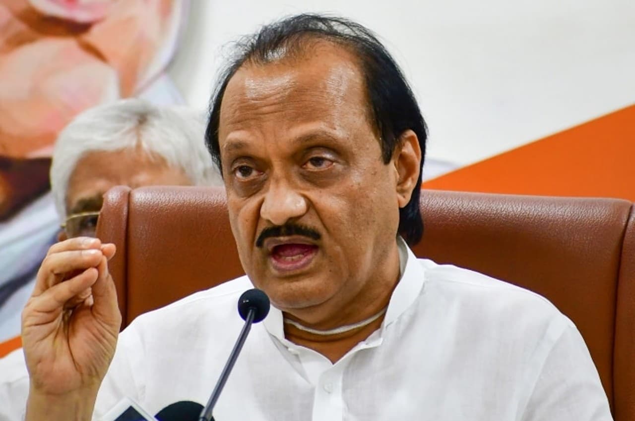 NCP में नाराजगी के सवाल पर बिफरे अजीत पवार, बोले- मैं परेशान नहीं हूं, क्या मैं इसे स्टांप पेपर पर लिखूं?