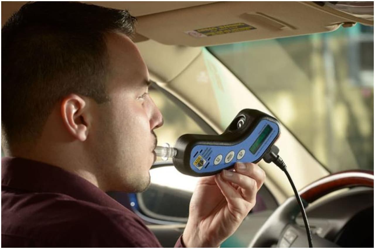 Alcohol Detection System: शराब पीकर ड्राइव करने वालों की खैर नहीं! कार खुद करेगी पुलिस को इन्फॉर्म