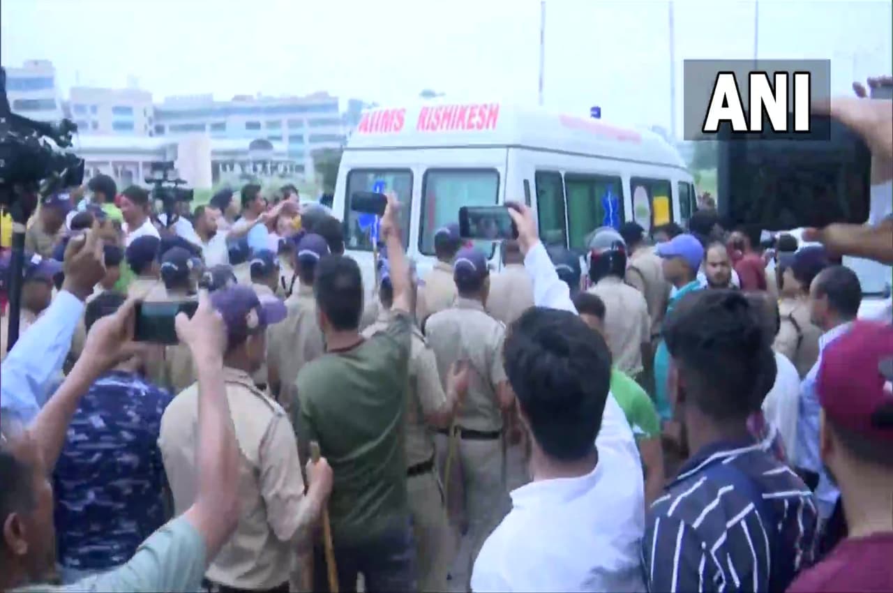 Ankita Murder Case: परिवार वालों ने रोका अंकिता का अंतिम संस्कार, कहा- हमें चाहिए पोस्टमार्टम की फाइनल रिपोर्ट