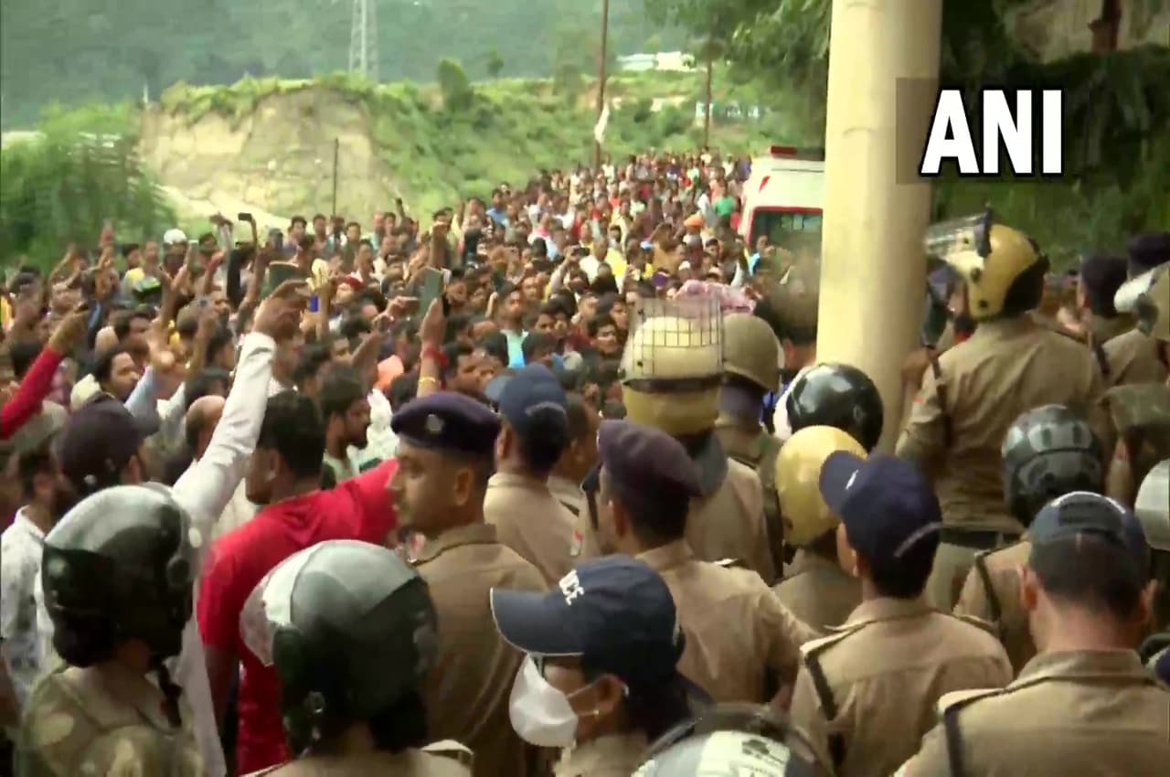 Ankita Murder Case: अंकिता भंडारी के पिता बोले- सरकार ने रिसॉर्ट तोड़ दिया, वहां तो सबूत थे
