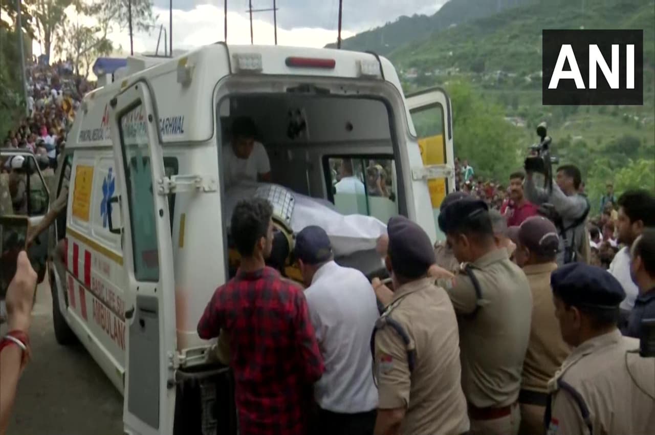 Ankita Murder Case Live Update: अंकिता का अंतिम संस्कार कराने के लिए राजी हुआ परिवार, श्मशान पर जुटी हजारों की भीड़