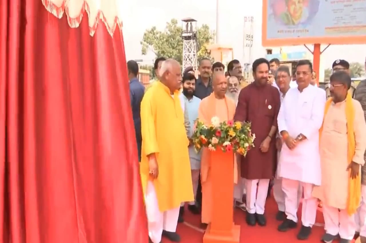 Ayodhya News: अयोध्या में लता मंगेश्कर चौक का सीएम योगी ने किया उद्धाटन, भतीजे की आंखों से बहने लगे आंसू