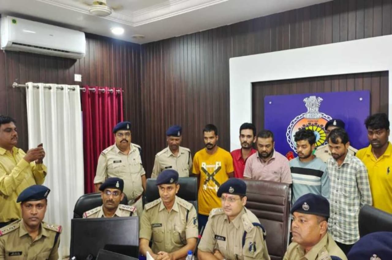 Chhattisgarh: सटोरियों के खिलाफ जारी है पुलिस का ऐक्शन, महादेव बुक के 6 गुर्गे गिरफ्तार