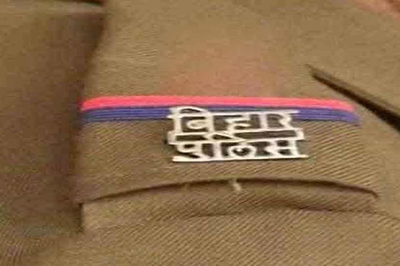 Bihar: शराब कारोबारी को पकड़ने गई पुलिस टीम पर फायरिंग, सिपाही की मौत