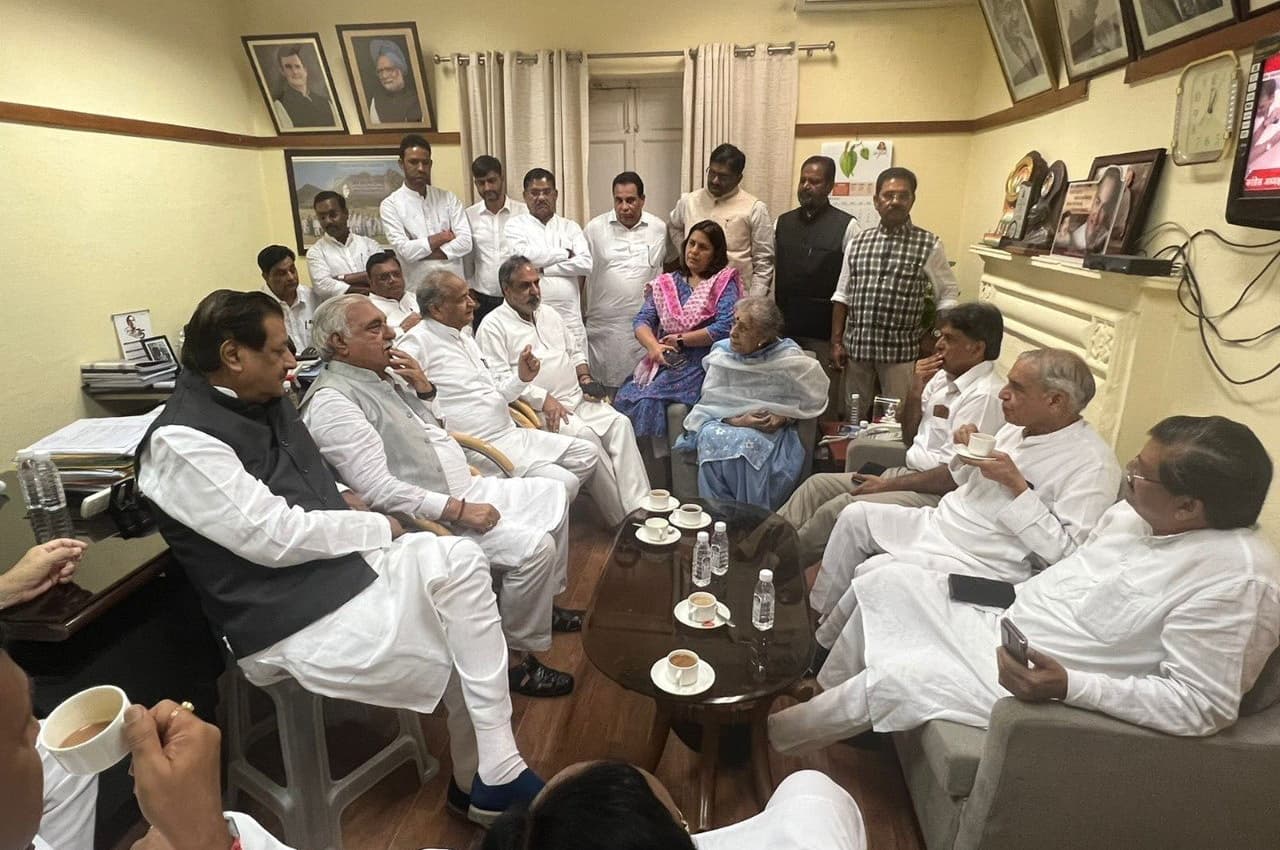 Congress President Election: सीएम गहलोत बने खड़गे के प्रस्तावक, क्या हैं इसके मायने?