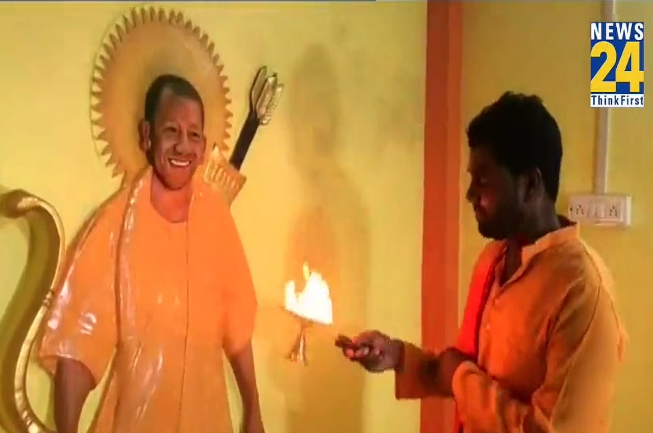 अयोध्या में बना सीएम योगी आदित्यनाथ का मंदिर, Photo और Video Viral होने पर अखिलेश यादव ने कसा तंज