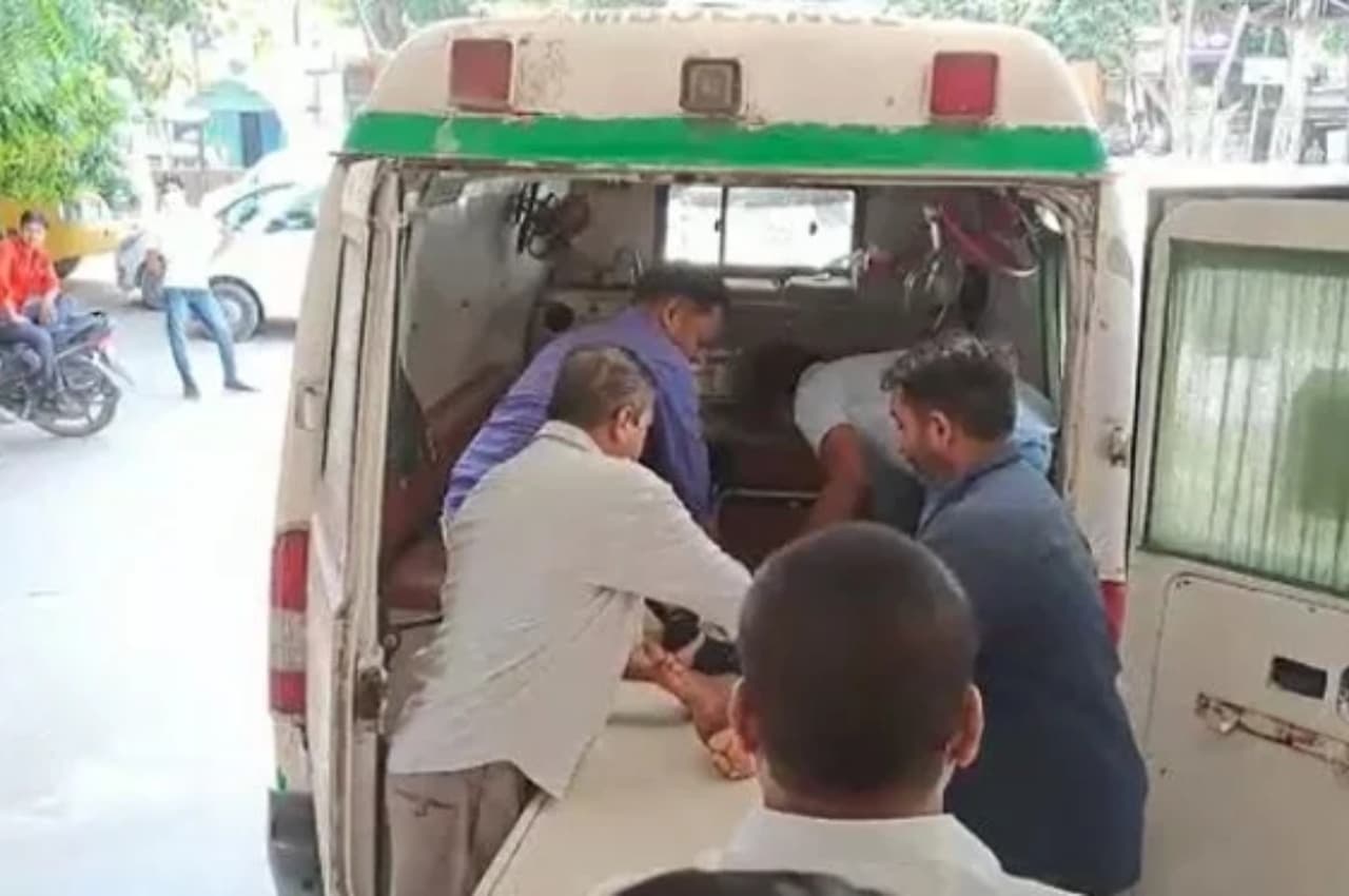 Road Accident: परीक्षा देने जा रहे जा रहे चार छात्रों को कंटेनर ने कुचला, तीन की मौके पर ही मौत