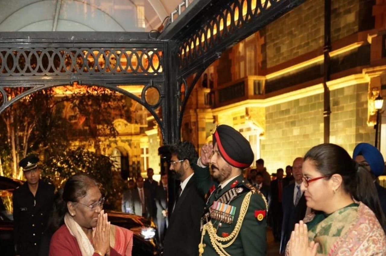 Queen Elizabeth II Funeral: अंतिम संस्कार में शामिल होने लंदन पहुंची राष्ट्रपति द्रौपदी मुर्मू, कल किया जाएगा अंतिम संस्कार