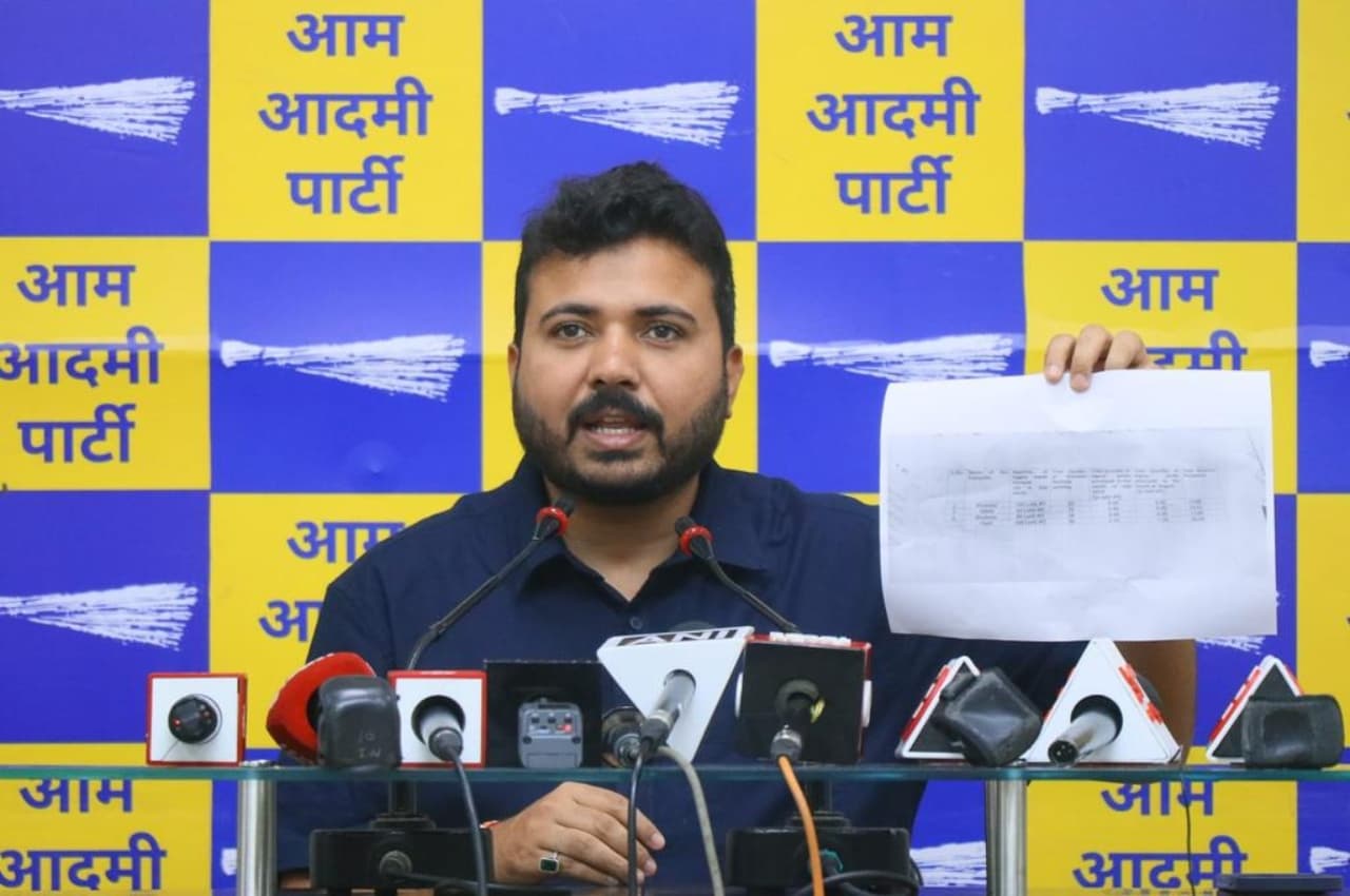 दिल्ली में बढ़ते डेंगू के मामलों को लेकर AAP नेता दुर्गेश पाठक का भाजपा पर आरोप, कही ये बड़ी बात