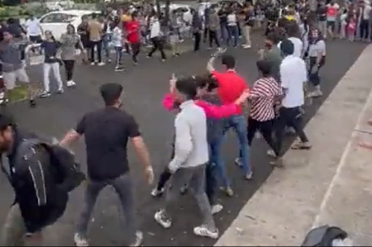 Viral Video: आनंद महिंद्रा ने मरीन ड्राइव पर गरबा करते लोगों का वीडियो किया शेयर, रवीना टंडन ने किया ये कमेंट