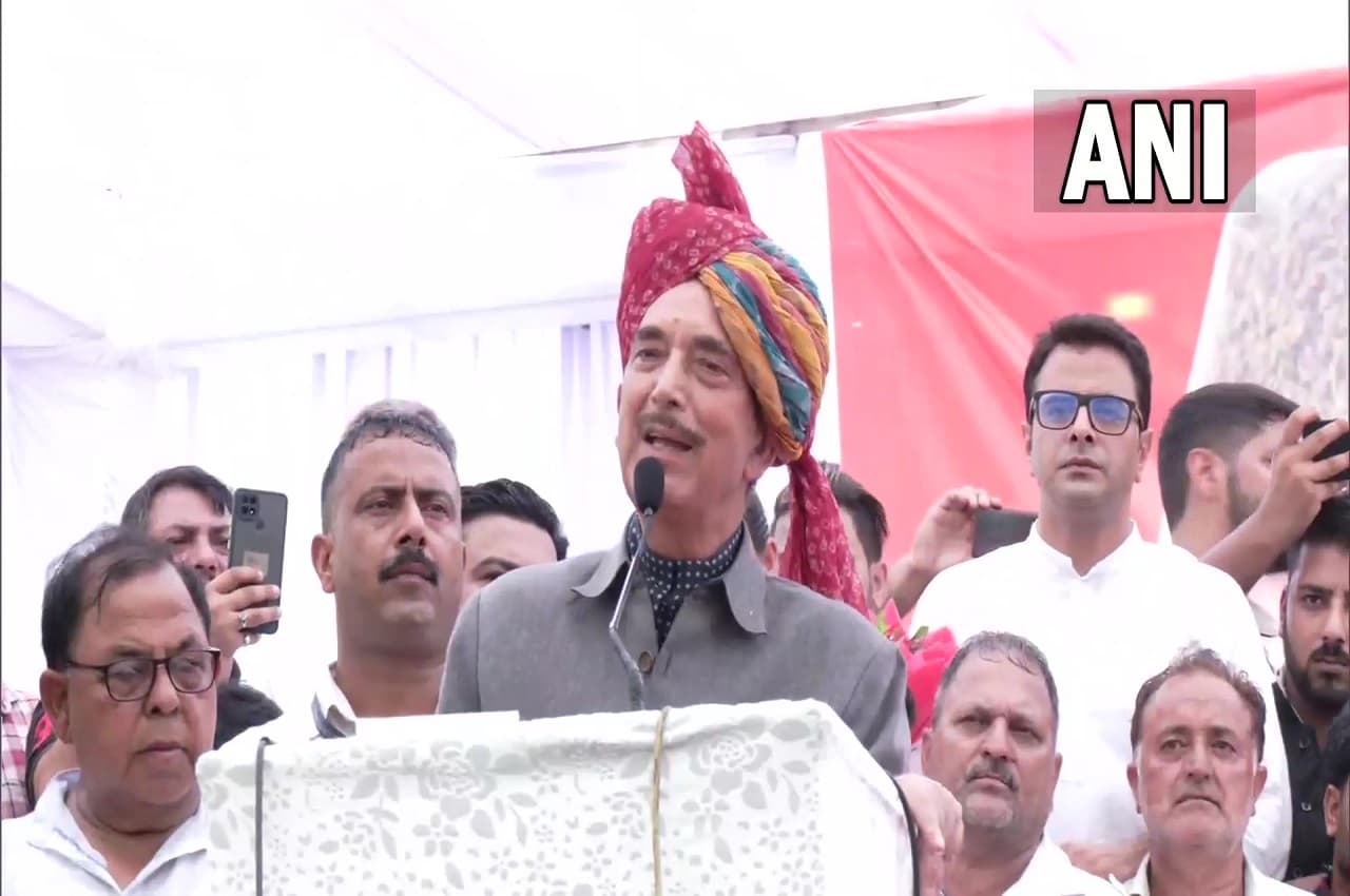 गुलाम नबी आजाद ने जम्मू में दिखाई ताकत, बोले- मेरी नई पार्टी से उनमें बौखलाहट
