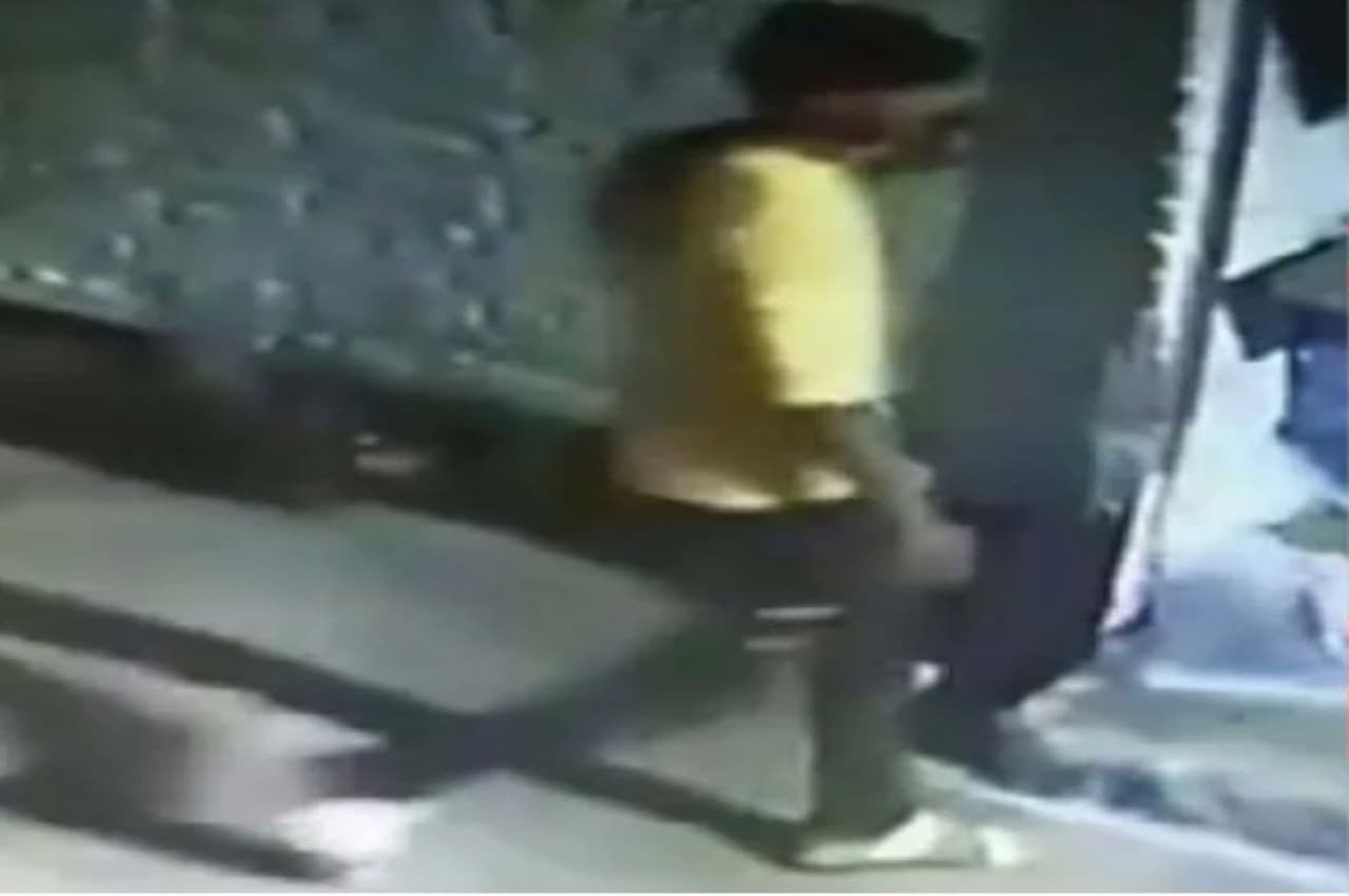 MP: महिलाओं के घर से चोरी हो रहे अंडर गार्मेंट्स , CCTV में कैद चोर