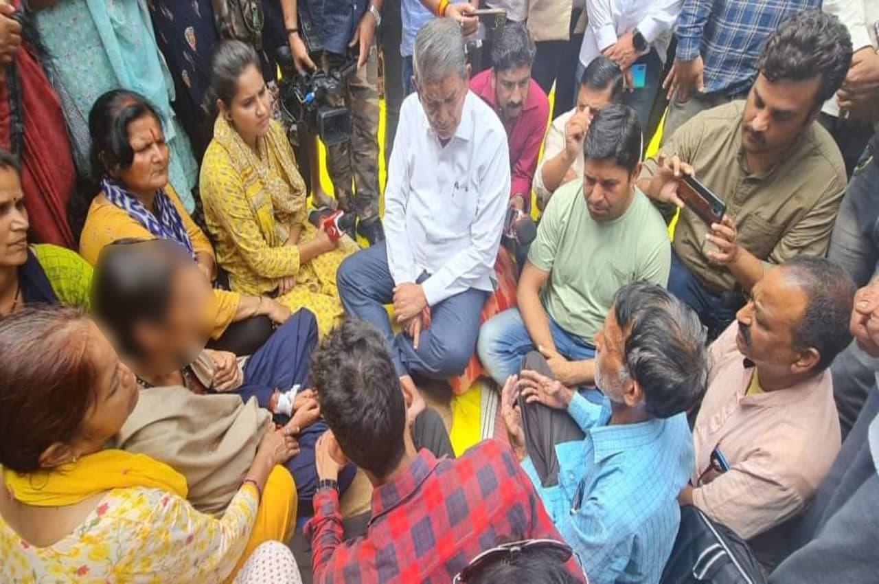Ankita Murder Case: परिवार ने सरकार के सामने रखीं एक करोड़ रुपये, सरकारी नौकरी और अंकिता स्मारक समेत 9 मांगें