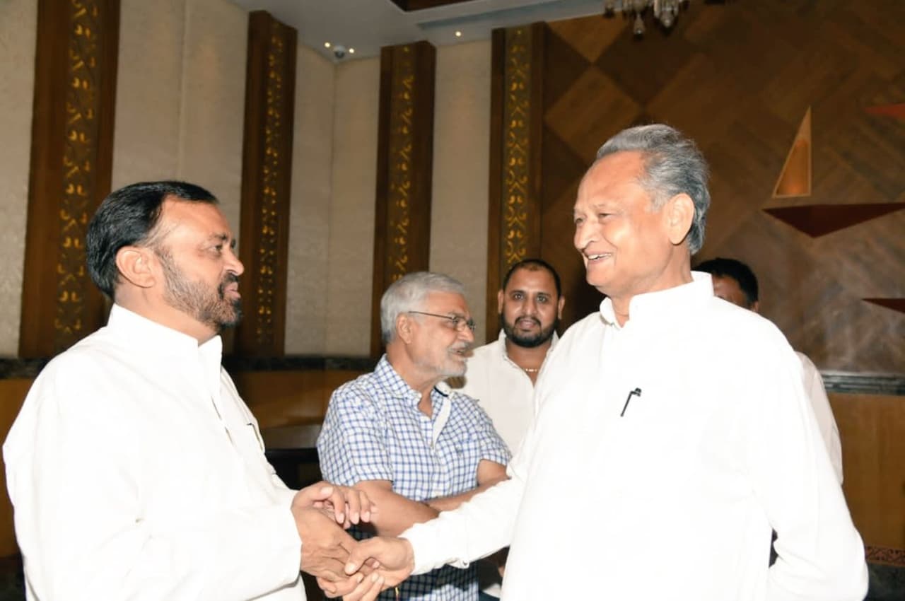Breaking: संयम लोढ़ा का बड़ा बयान, बोले- गहलोत की जगह किसी और को CM बनाने पर निर्दलीय विधायक नहीं देंगे समर्थन