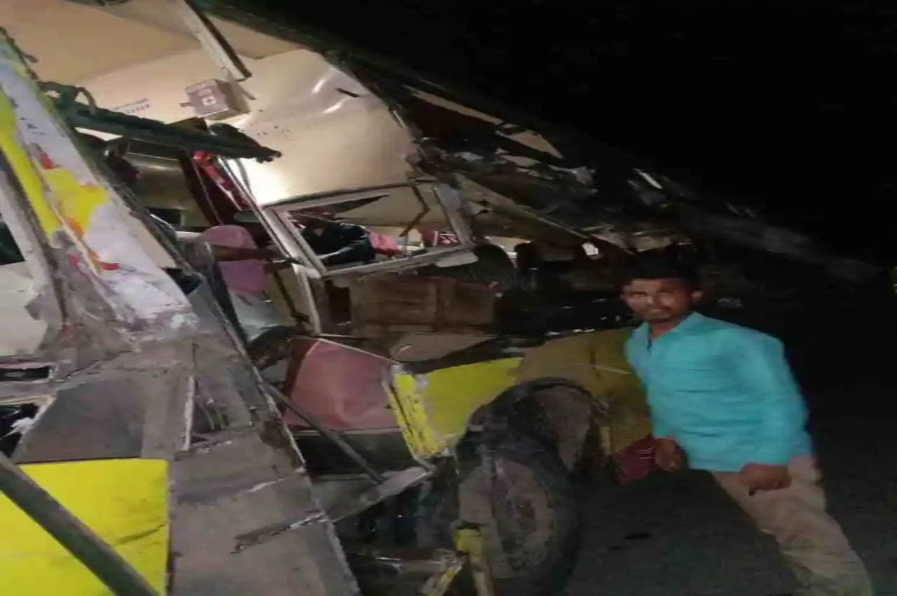 CG: कोरबा में भीषण सड़क हादसा, खड़े ट्रेलर से टकराई यात्री बस, मौके पर एक की मौत