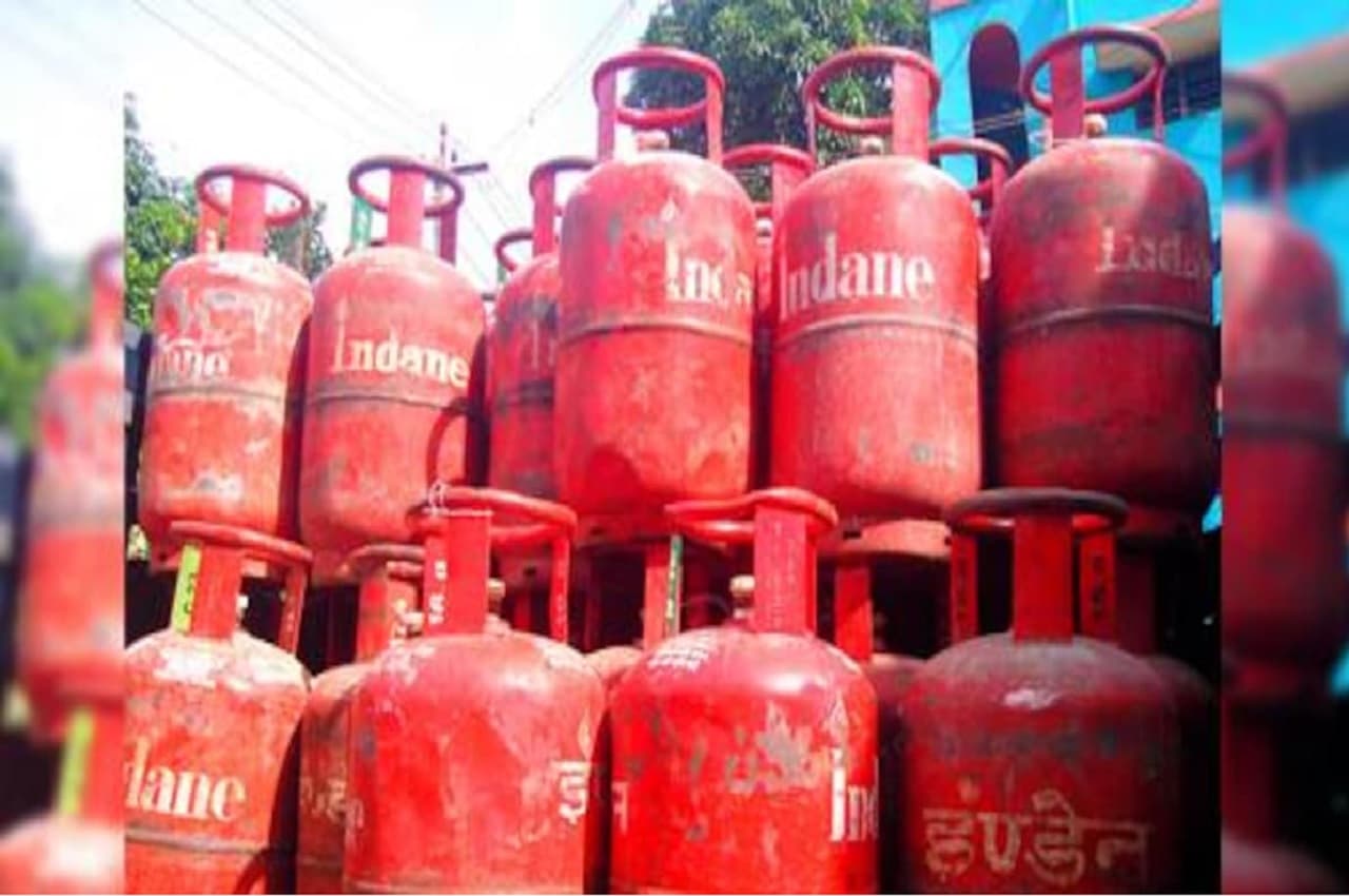 LPG Cylinder: सरकार ने एलपीजी के लिए बनाया नया नियम, अब साल में मिलेंगे सिर्फ 15 सिलेंडर 