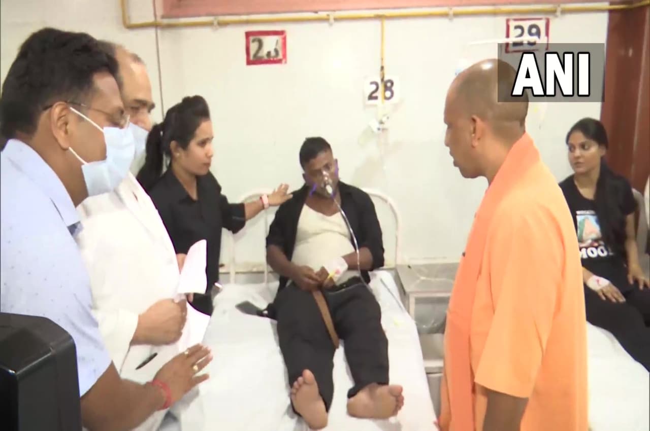 Lucknow: होटल लेवाना में मरने वालों की संख्या हुई 5, घायलों से मिलने पहुंचे सीएम, रेस्क्यू अभी भी जारी