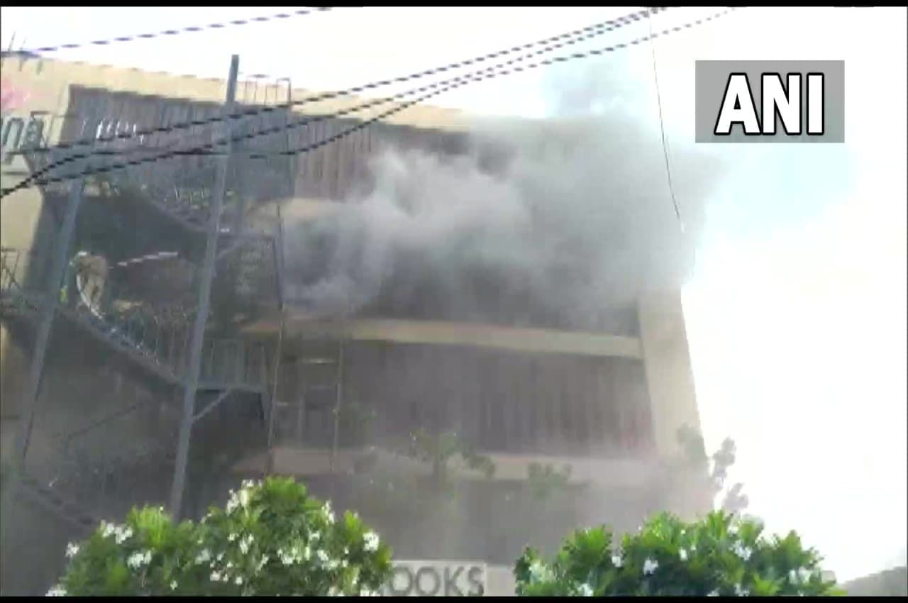 Lucknow Hotel Fire: होटल लेवाना में न तो सुरक्षा इंतजाम थे न ही नक्शा पास, ध्वस्तीकरण के दिए आदेश