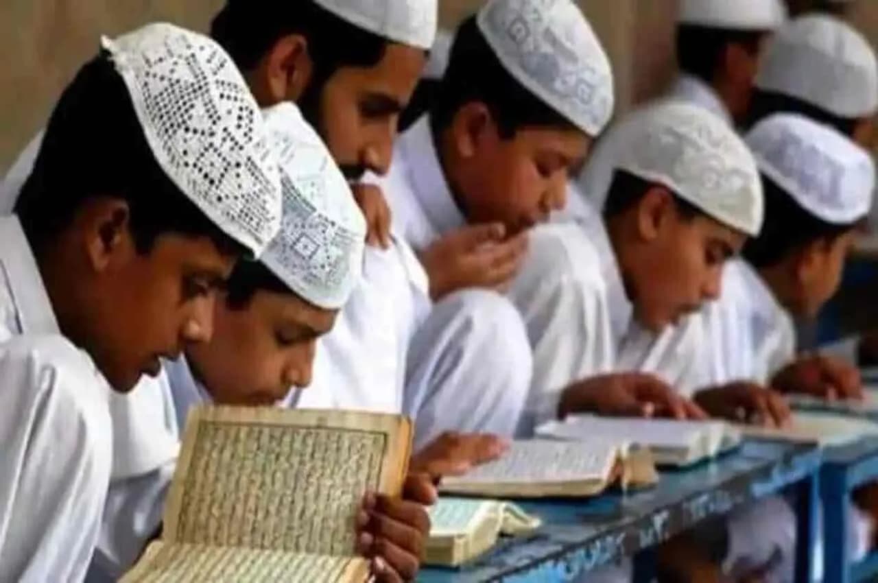 UP के मदरसों में पढ़ने वाले छात्रों को लेकर केंद्र सरकार की बड़ी घोषणा, छात्रवृत्ति पर आया ये फरमान