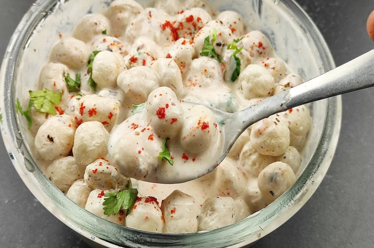 Makhana Raita: एनर्जी से भरपूर होता है मखाने का रायता, नवरात्रि उपवास में ऐसे करें झटपट तैयार