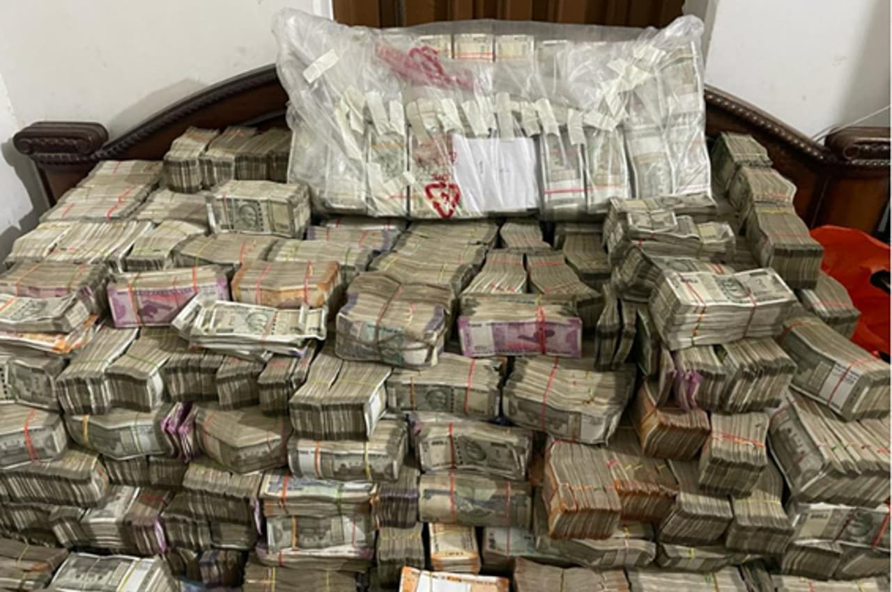 मोबाइल गेमिंग ऐप घोटाला: कोलकाता में कारोबारी के ठिकानों पर ED की छापेमारी, 7 करोड़ रुपये बरामद