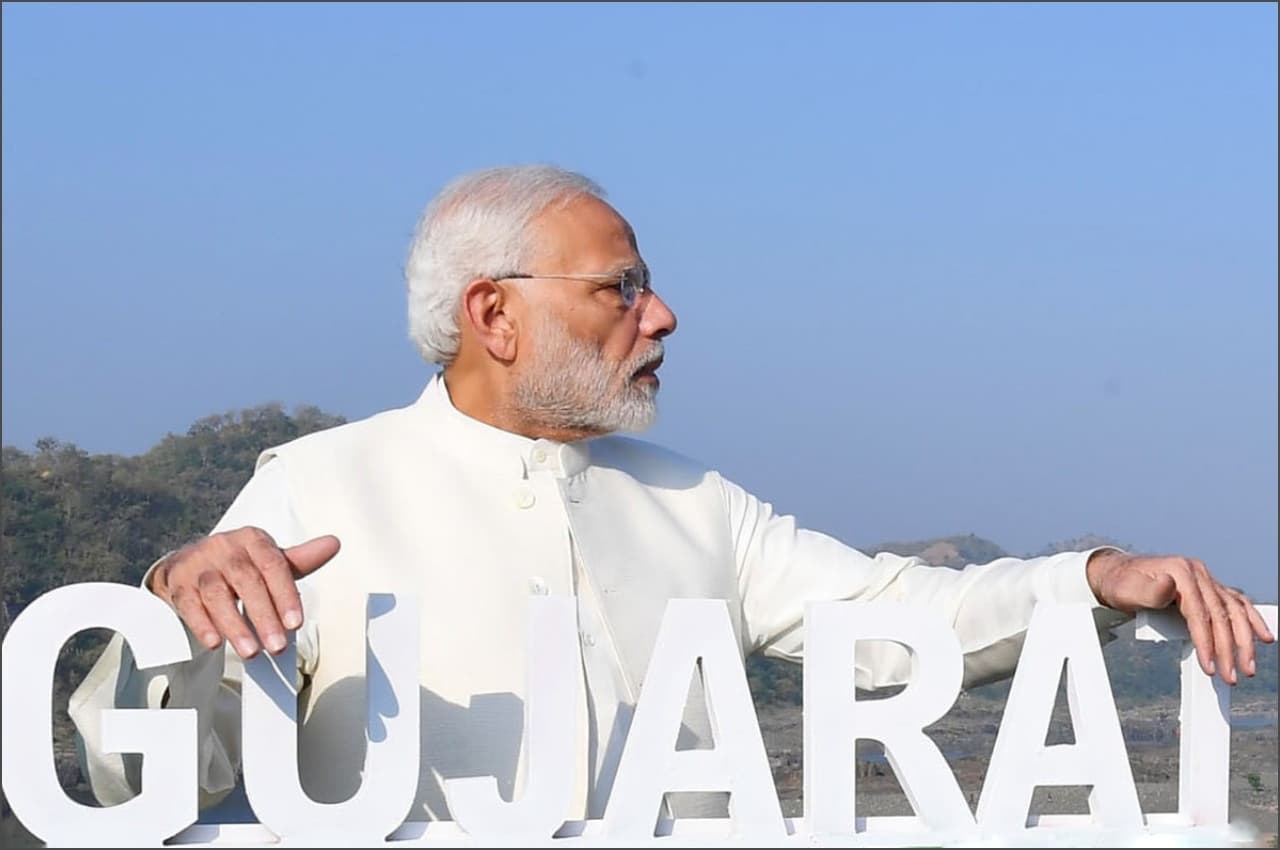 Gujarat Assembly Election 2022: चुनाव से पहले एक्शन मोड में पीएम मोदी, सूरत को दी 3,400 करोड़ की सौगात