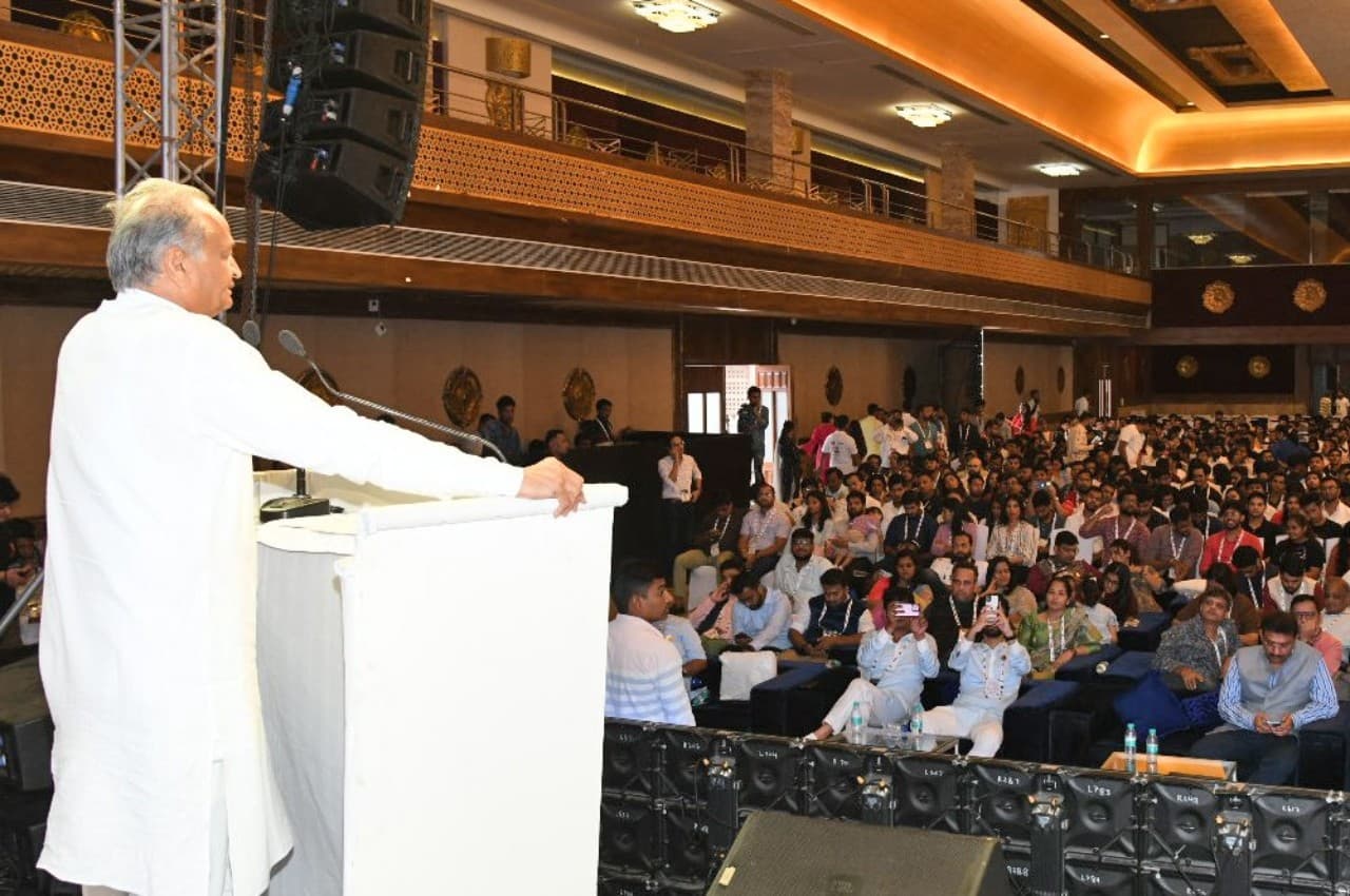 Rajasthan: नेशनल यूथ कॉन्क्लेव में सीएम गहलोत का संबोधन, बोले- युवा अपनी ऊर्जा देशप्रेम के लिए करें समर्पित