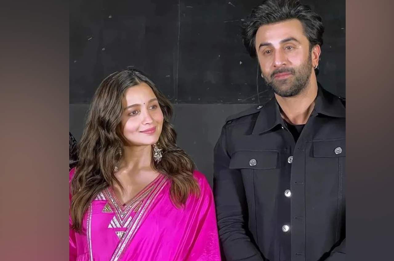 Ranbir Alia के होने वाले बच्चे को 'नागार्जुन' ने दिया खास आशीर्वाद, देखें वीडियो