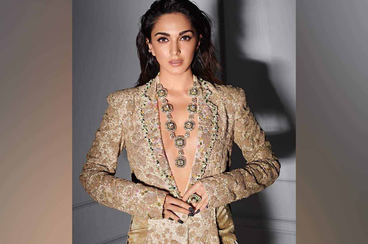 Kiara Advani: बोल्ड अवतार में नजर आईं कियारा आडवाणी, हॉट लुक से मचाई सनसनी