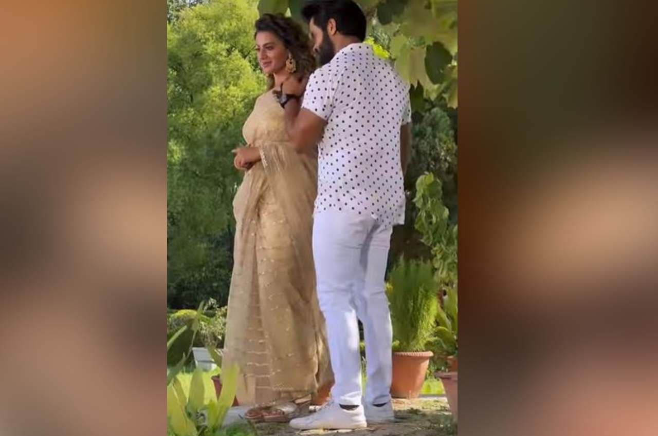 Akshara Singh: मिस्ट्री मैन संग नजर आईं अक्षरा सिंह, लिखा- 'डार्लिंग'