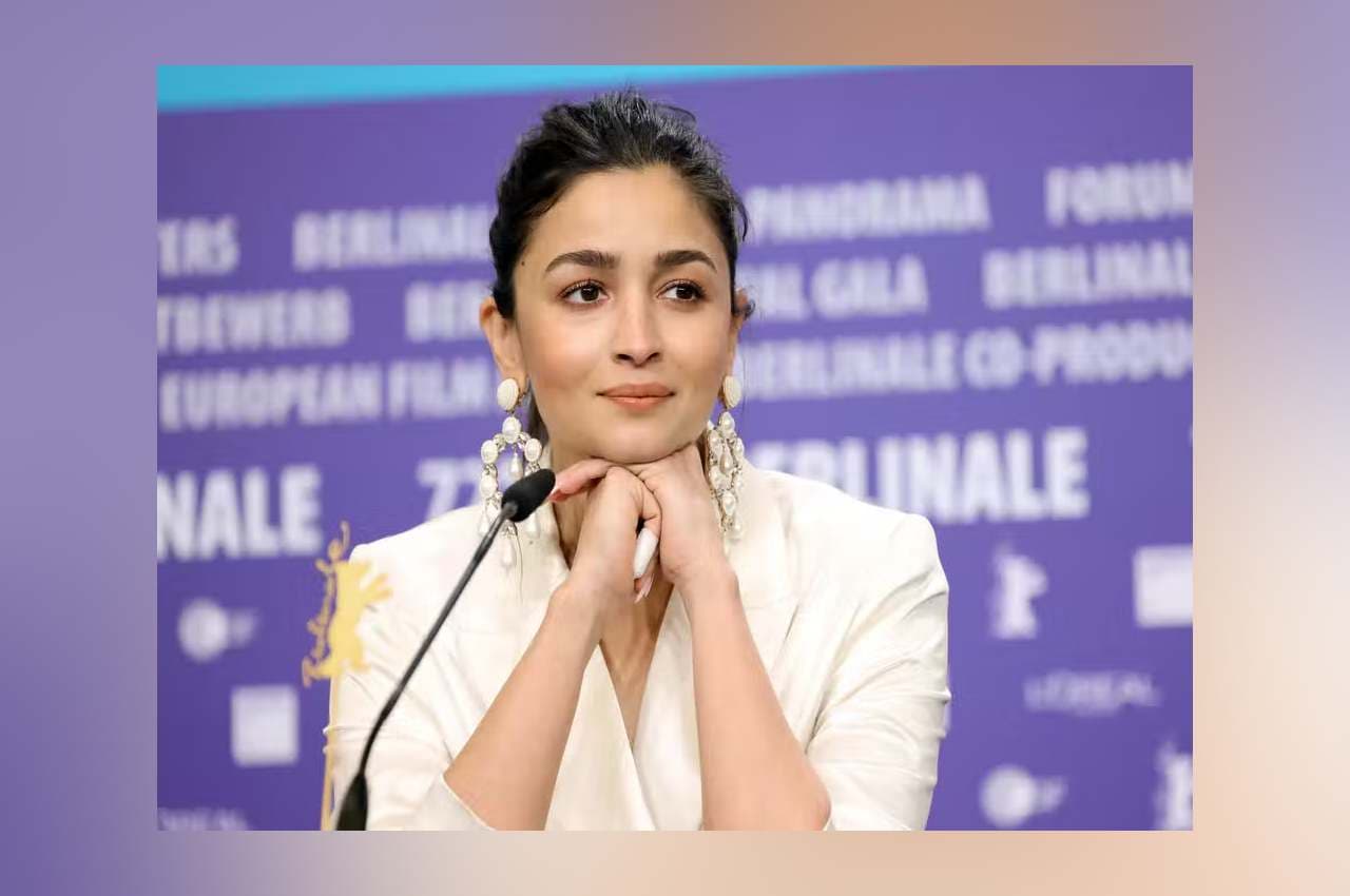 Alia Bhatt Video: पैपराजी से आलिया भट्ट ने मांगी माफी, वजह जान हो जाएंगे हैरान