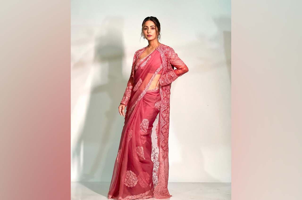 Hina Khan: पिंक साड़ी पहन हिना खान ने मचाई सनसनी, फैंस के उड़े होश