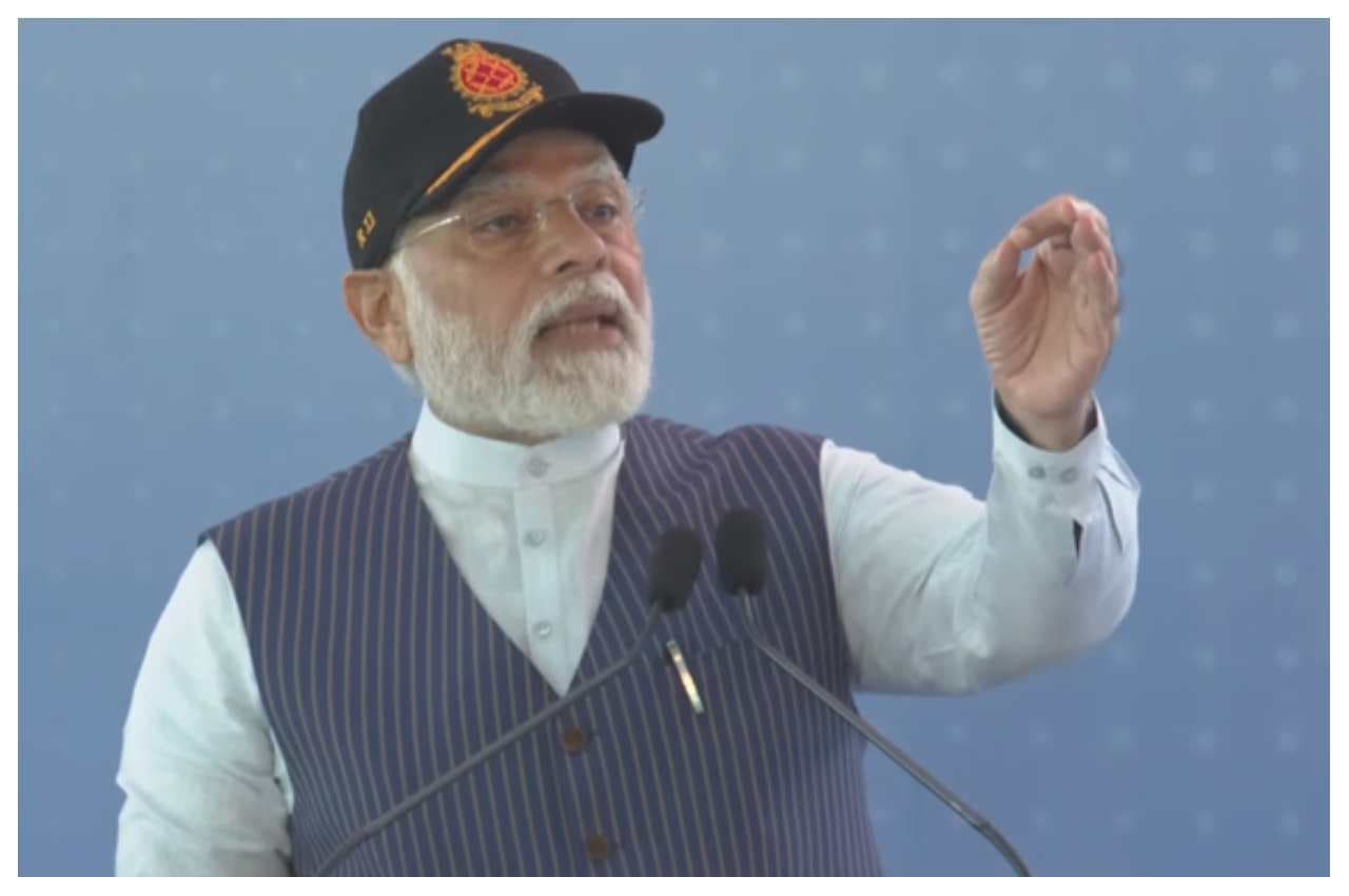 नौसेना में शामिल हुआ INS Vikrant, पीएम मोदी बोले- विशाल, विराट और विहंगम है विक्रांत