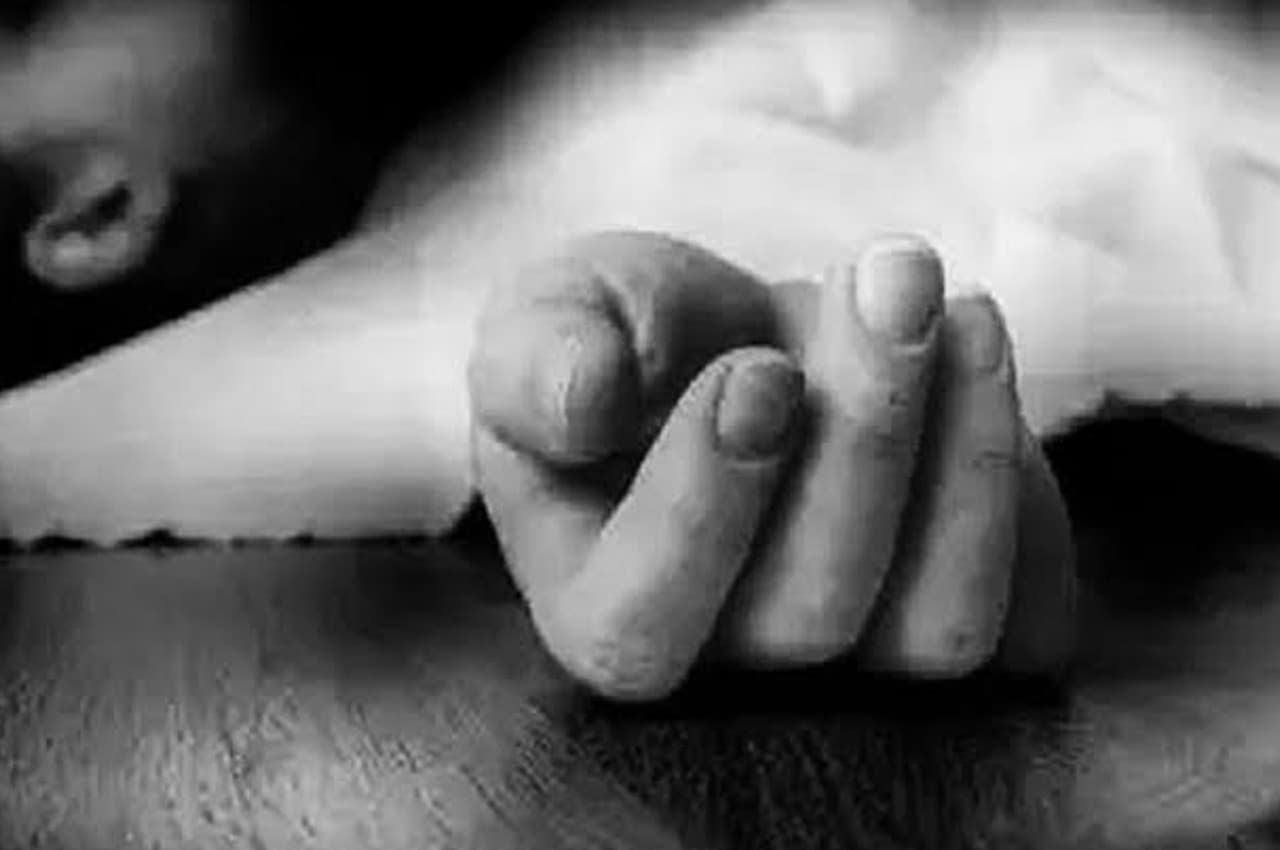 Jharkhand News: रिकवरी एजेंट ने ट्रैक्टर से कुचलकर प्रेग्नेंट महिला को मौत के घाट उतारा, सदमे में परिवार