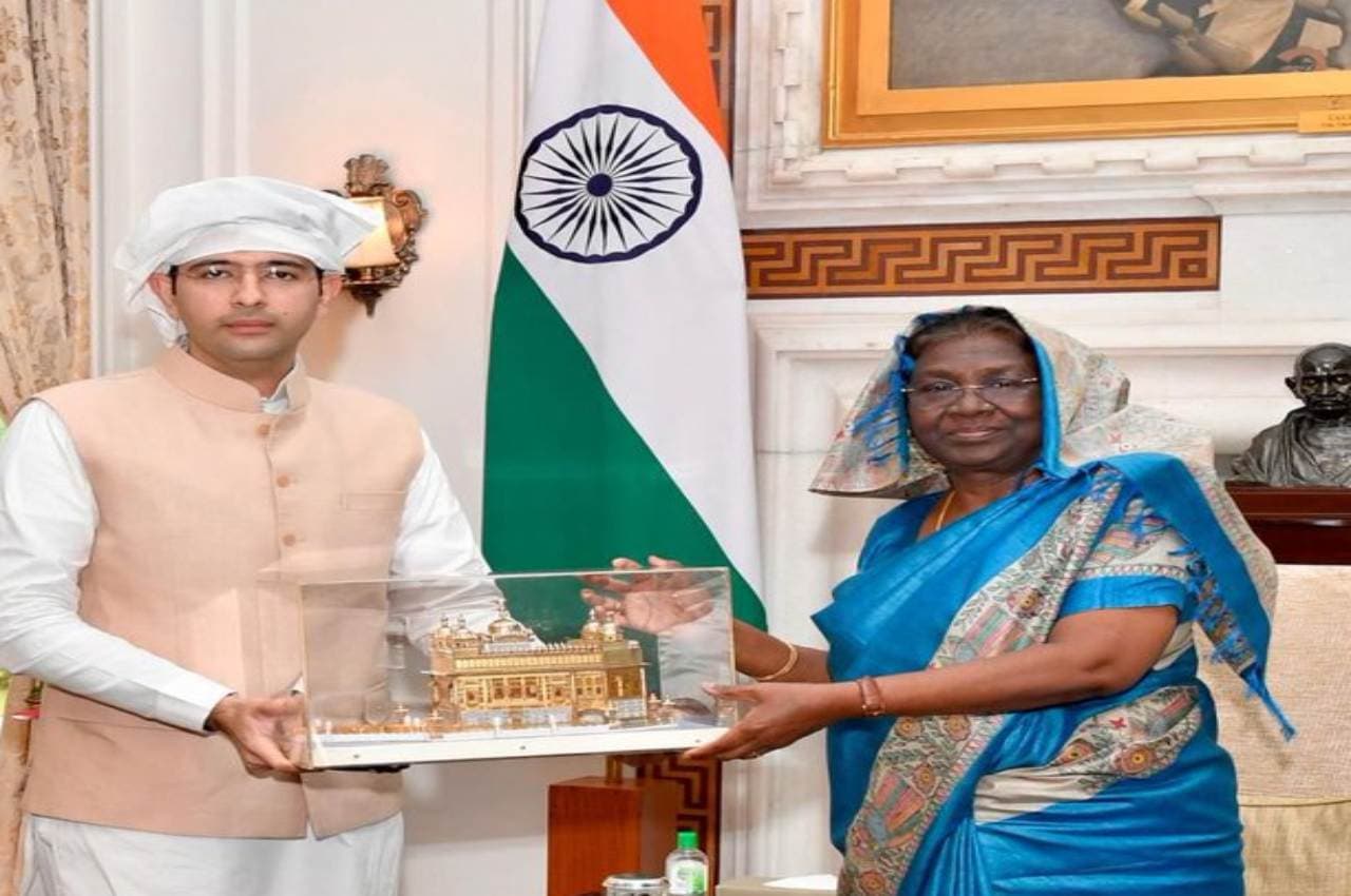 राघव चड्ढा ने राष्ट्रपति द्रौपदी मुर्मू से की मुलाकात, पंजाब से जुड़े कई मुद्दों पर की बात