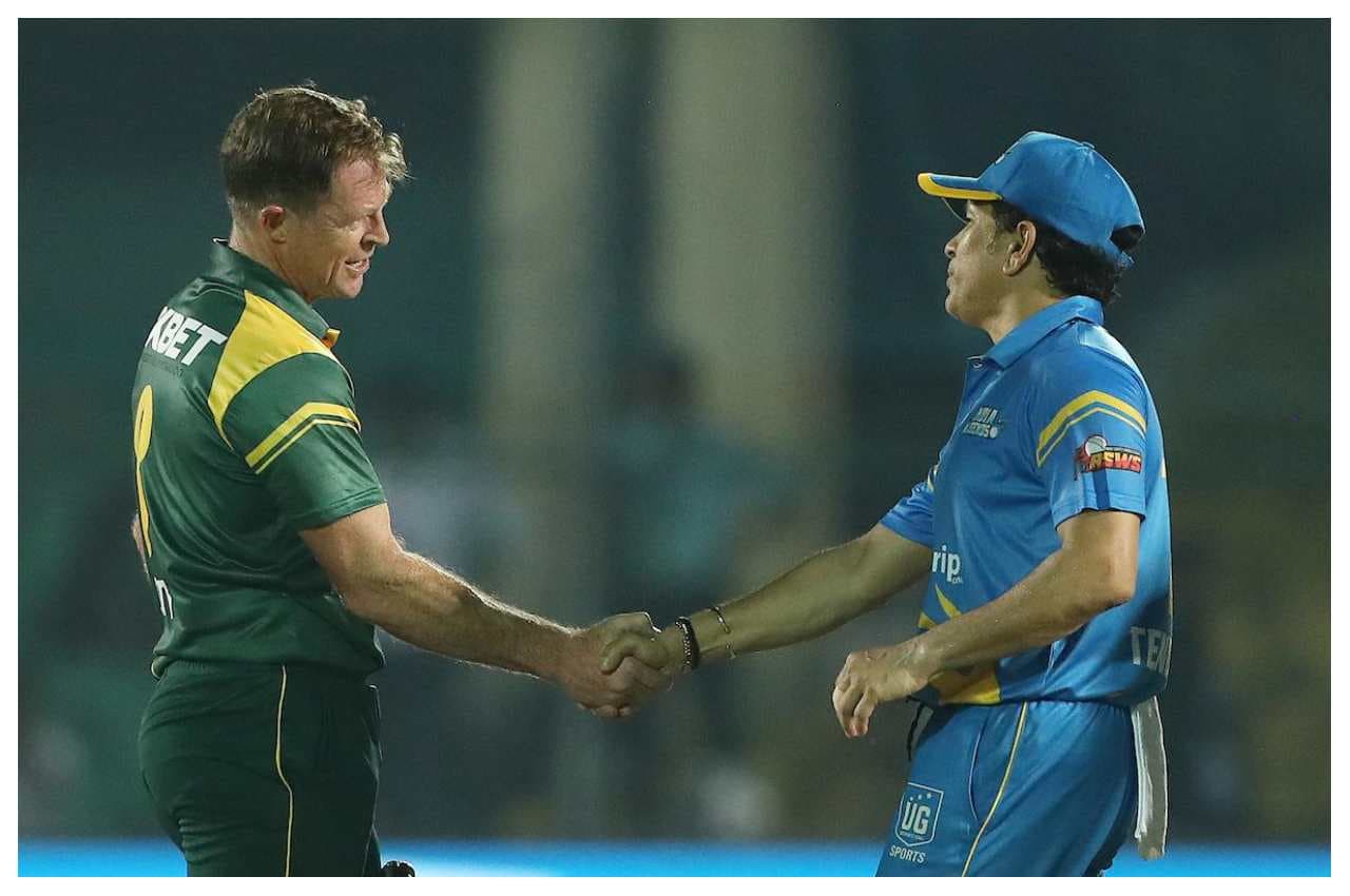 India Legends vs South Africa Legends: स्टुअर्ट बिन्नी ने पहले ही मैच में उड़ाया गर्दा, साउथ अफ्रीका को 61 रनों से रौंदा
