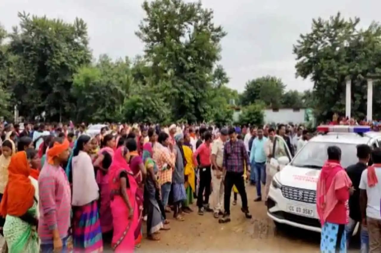 Chhattisgarh: सरगुजा में प्लांट लगाने का विरोध, स्टील फैक्ट्री के मालिकों पर मारपीट का लगाया आरोप