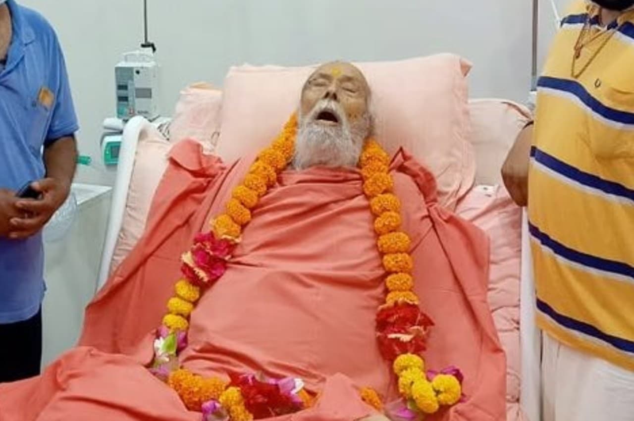 Breaking News: द्वारकापीठ शंकराचार्य स्वामी स्वरूपानंद सरस्वती का निधन, PM मोदी ने जताया दुख