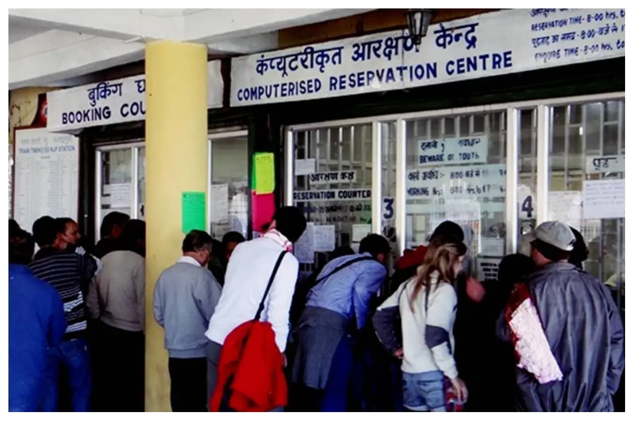 Indian Railway: रेलवे की नई सुविधा! टिकट बुक करते ही मिलेगी 10 लाख की सिक्योरिटी, सिर्फ 35 पैसे में करें डील डन