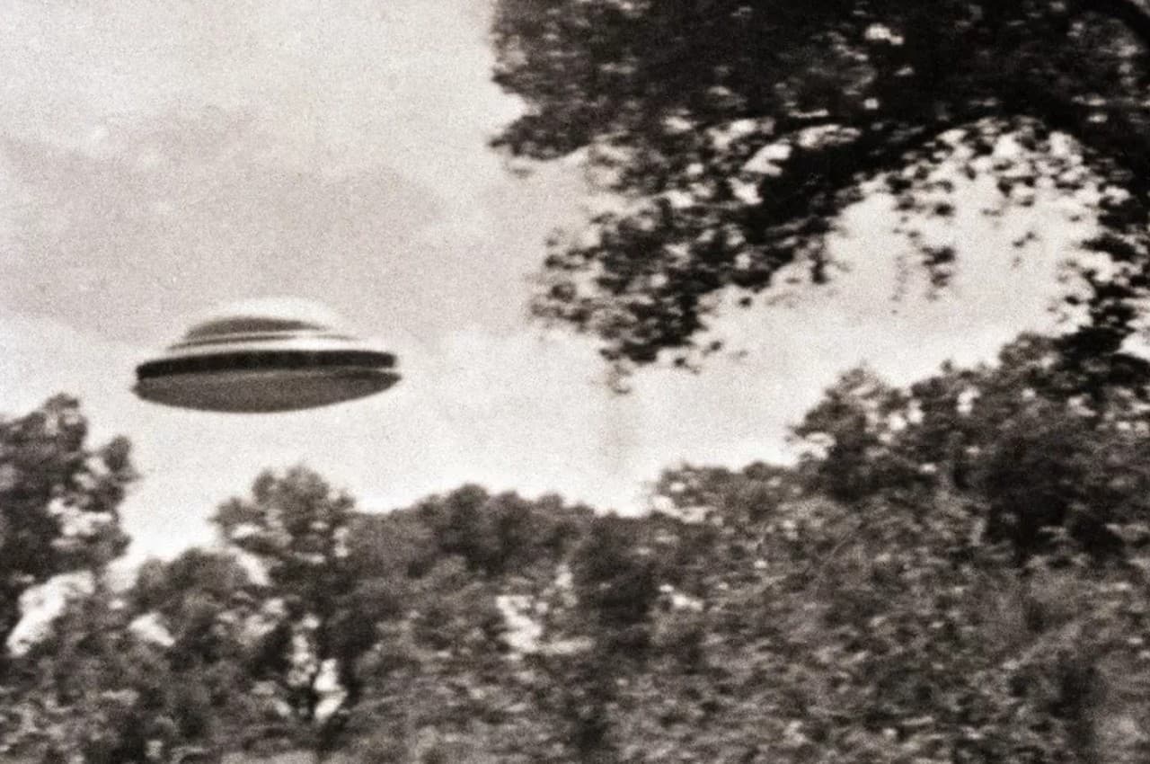 अमेरिका ने किया दावा- हमारे पास UFO के कई वीडियो, दुनिया को दिखाने पर हमें हो सकता है खतरा