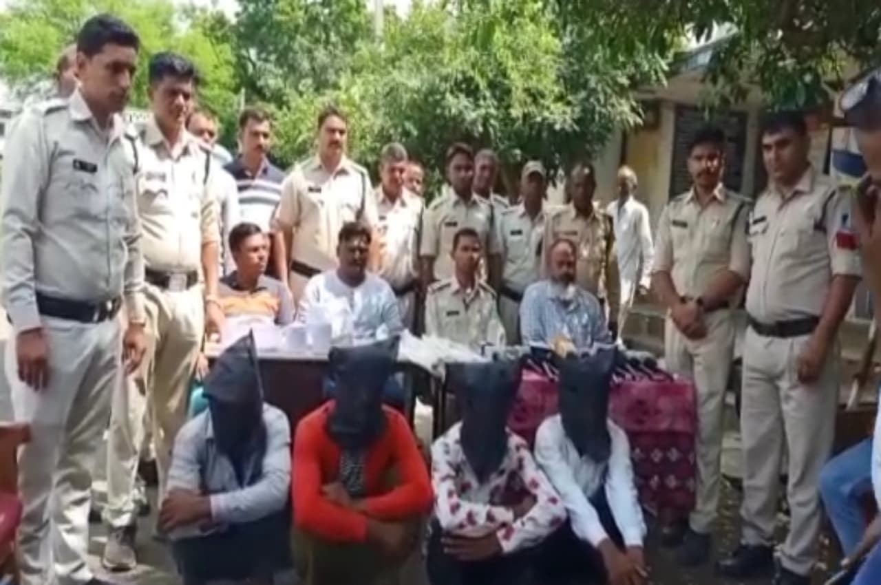 MP: डकैती की योजना बना रहे गैंग का पर्दाफाश, चोरी के वाहन समेत हथियार बरामद