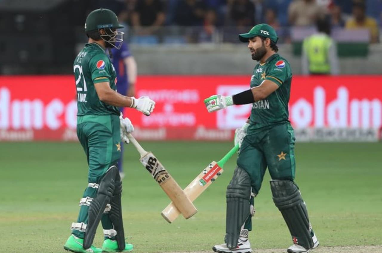 India vs Pakistan LIVE:  रोमांचक मुकाबले में 5 विकेट से जीता पाकिस्तान, रिजवान ने खेली 71 रनों की पारी